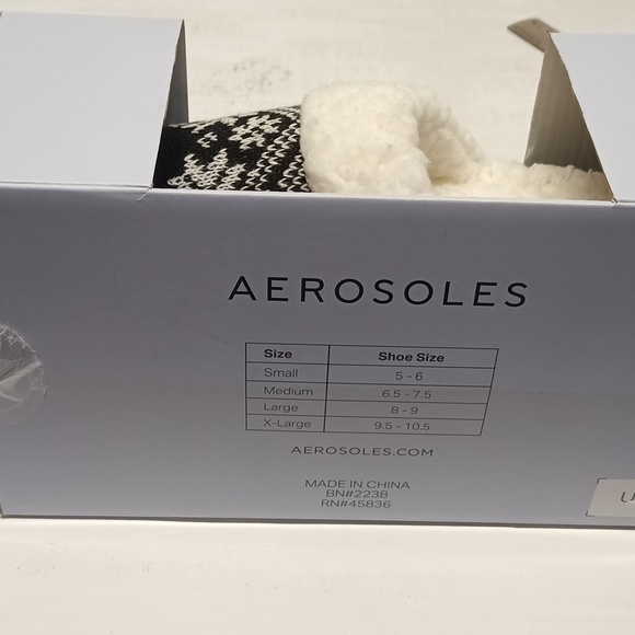 New Aerosoles women's 8 - 9 sherpa Snowflakes house warm cozy winter slippers - Picture 8 of 8